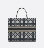 DIOR / LARGE DIOR BOOK TOTE Beige and Blue Macrocannage Embroidery (42 x 35 x 18.5 cm) - 图片 4