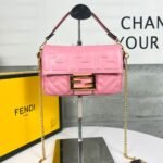 FENDI BAGUETTE Mini Chain Strap Pink Handbag Size: 4*18*11cm