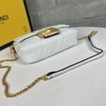 FENDI BAGUETTE Mini Chain Strap White Handbag Size: 4*18*11cm - 图片 5