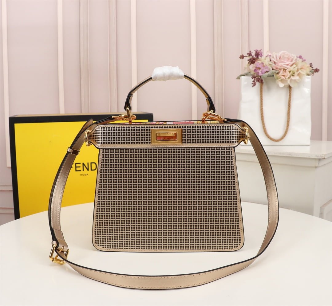 i1667365706_2501_0 FENDI Iseeu Clip bag size:33* 24.5cm/ 24 *20cm - 图片 1