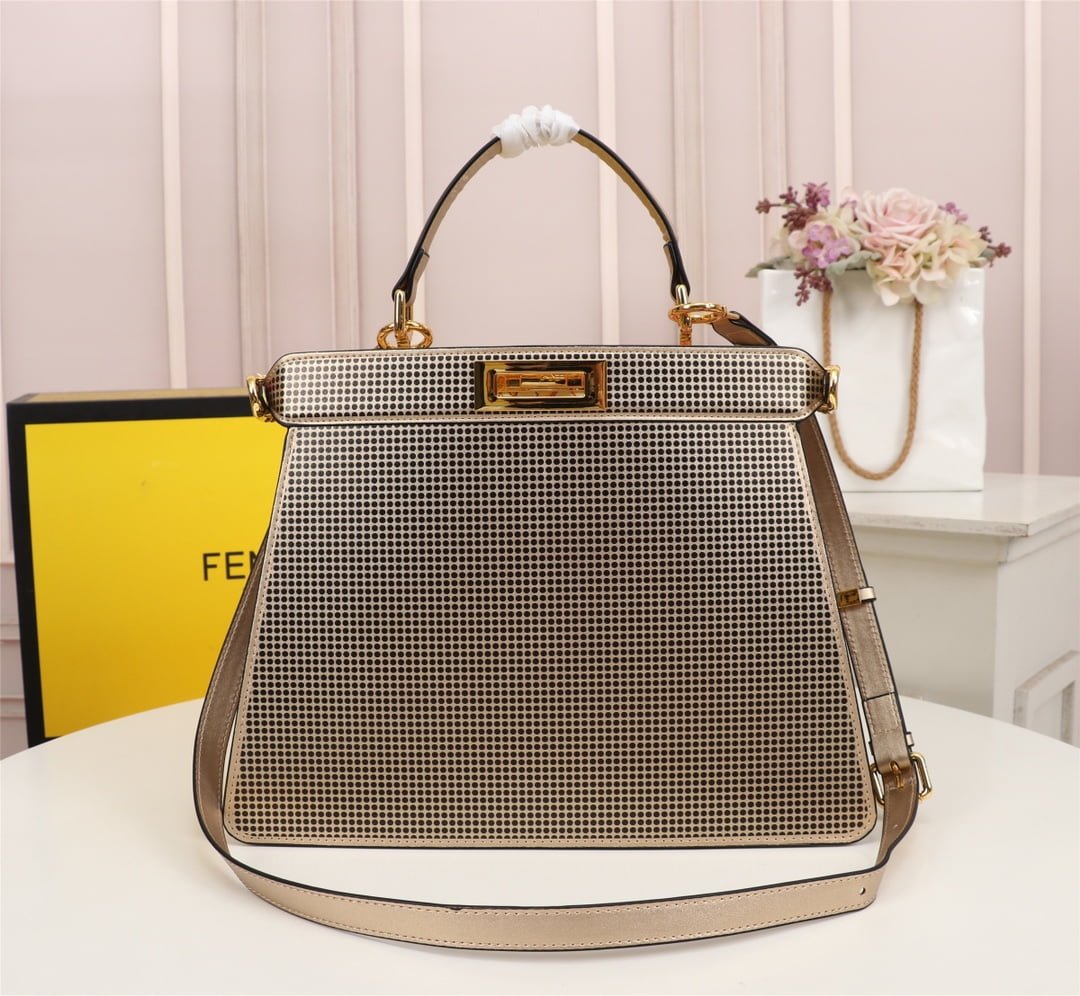 i1667365764_3788_0 FENDI Iseeu Clip bag size:33* 24.5cm/ 24 *20cm - 图片 1