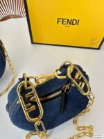 FENDI half moon bag Underarm bag jeans with chain strap Size: 28*16 cm/19*10cm - 图片 3
