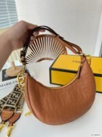 FENDI half moon bag Underarm bag size: 28*16cm - 图片 6