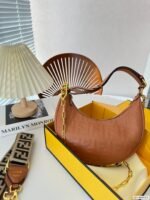 FENDI half moon bag Underarm bag size: 28*16cm - 图片 7