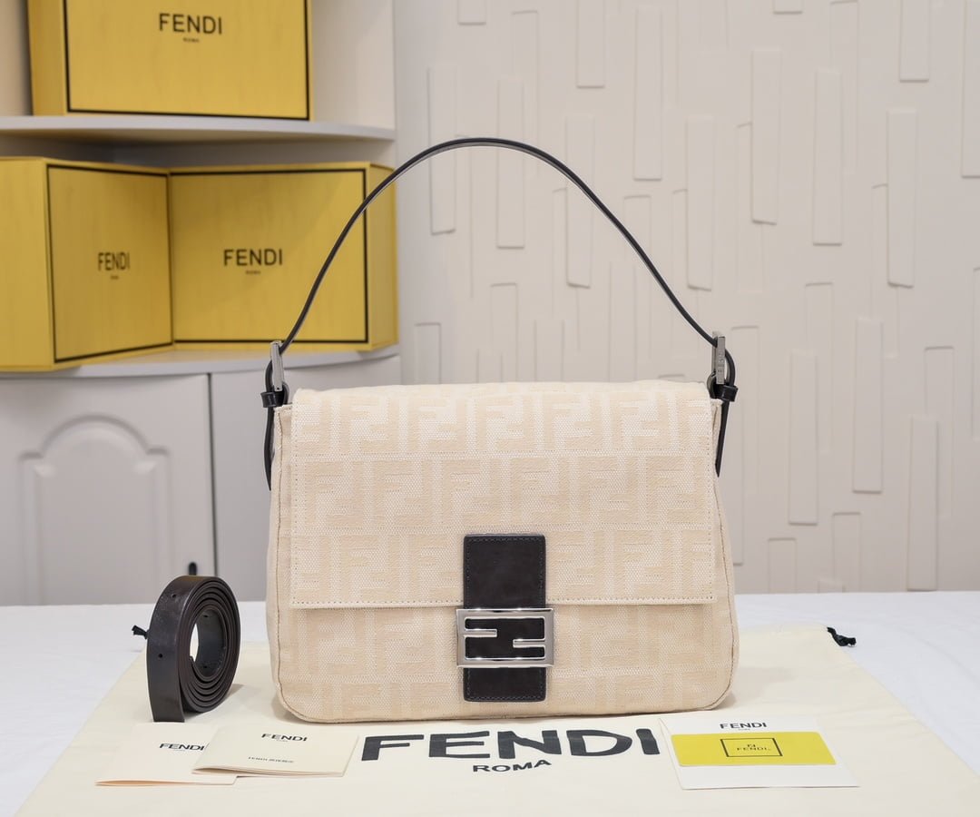i1682105014_4719_0 FENDI Vintage Underarm bag 7701 Waterproof cloth creamy white Size:26*15*4cm/29*21*12cm - 图片 1
