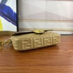 FENDI BAGUETTE Embossed design Ginger Handbag F0191 Size: 26x5x15cm - 图片 4