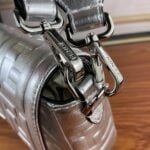 FENDI BAGUETTE Embossed design Sliver Handbag F0191 Size: 26x5x15cm - 图片 3