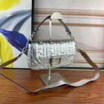 FENDI BAGUETTE Embossed design Sliver Handbag F0191 Size: 26x5x15cm - 图片 6