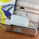 FENDI BAGUETTE Embossed design White Handbag F0191 Size: 26x5x15cm - 图片 3
