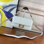 FENDI BAGUETTE Embossed design White Handbag F0191 Size: 26x5x15cm - 图片 6