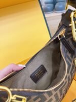 FENDI half moon bag Underarm bag with chain strap Size: 25*18cm - 图片 3