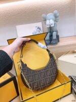 FENDI half moon bag Underarm bag with chain strap Size: 25*18cm - 图片 9