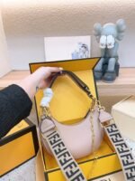 FENDI Patent leather half moon bag Light Pink with chain strap Size: 34*16cm - 图片 7
