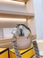 FENDI Patent leather half moon bag Light Pink with chain strap Size: 34*16cm - 图片 8