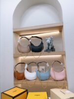 FENDI Patent leather half moon bag Light Pink with chain strap Size: 34*16cm - 图片 2