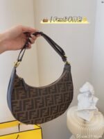 FENDI half moon bag Underarm bag Size: 28*16cm - 图片 2