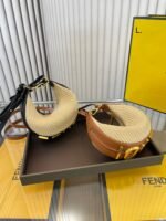 FENDI mini Straw half moon bag Pink Size: 18*9cm
