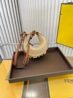 FENDI mini Straw half moon bag Pink Size: 18*9cm - 图片 2