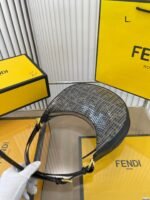 FENDI half moon bag underarm bag Size: 20*10cm /25*13cm - 图片 6