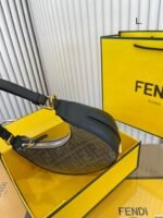 FENDI half moon bag underarm bag Size: 20*10cm /25*13cm - 图片 4