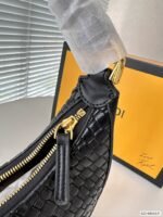 FENDI Woven half moon bag underarm bag 68043 68059 Size: 24*13cm/19*10cm - 图片 4