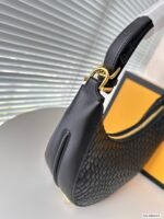 FENDI Woven half moon bag underarm bag 68043 68059 Size: 24*13cm/19*10cm - 图片 5