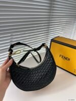 FENDI Woven half moon bag underarm bag 68043 68059 Size: 24*13cm/19*10cm - 图片 9