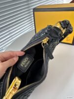 FENDI Woven half moon bag underarm bag 68043 68059 Size: 24*13cm/19*10cm - 图片 10