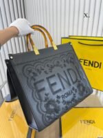 FENDI Tote bag Black Size: 35*31cm