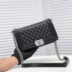 Chanel Lamb skin chain crossbody bag with sliver hardware size: 25*15*9cm - 图片 2