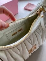 MiuMiu hobo wander sheepskin handbag size: 20*13*6cm - 图片 3