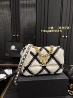 Chanel sheepskin embroidery argyle Crossbody handbag 1160 size:26cm - 图片 2