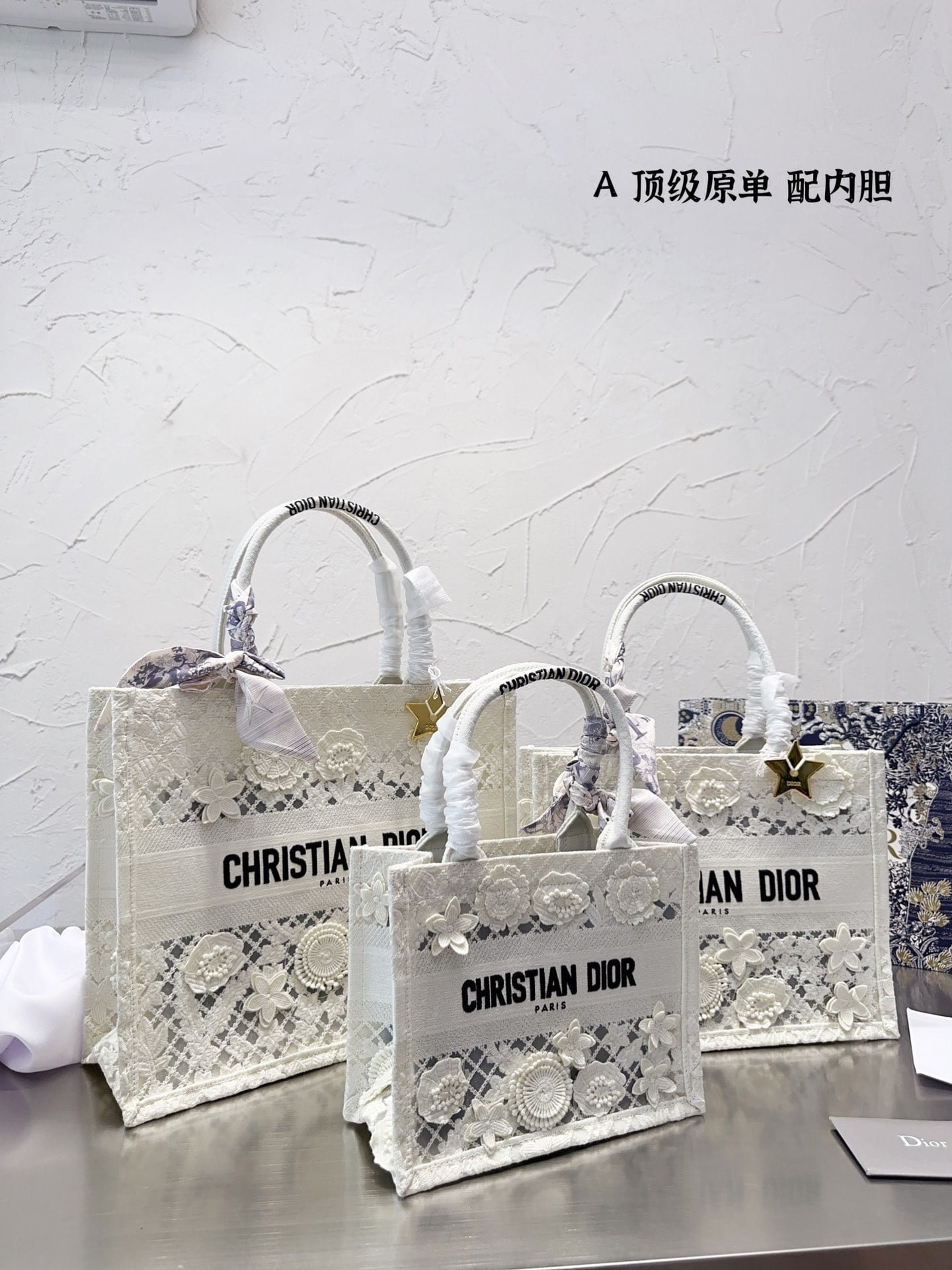 i1684163062_1905_0 Dior 3D follower Embossed original cloth book tote bag white size: 42cm /36cm /26cm - 图片 1