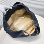 Chanel Denim shopping bag with a small wallet - 图片 4