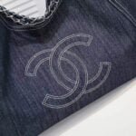 Chanel Denim shopping bag with a small wallet - 图片 9