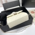 Chanel Black Horse Kelly Lichee cowhide long handle bag 9100 white size:19*10*4.5cm - 图片 3