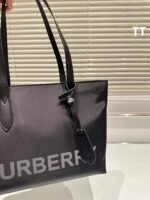 Burberry nylon tote bag size: 29*24cm - 图片 2