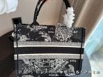 Dior Three-dimensional embroidery Book tote shopping bags black size:  26.5*21cm/36*28 cm/41*35cm - 图片 4