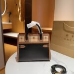 Burberry title Hand-held crossbody tote bag size: 26cm