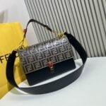 Fendi The latest clamshell handbag size: 25*19.*1cm